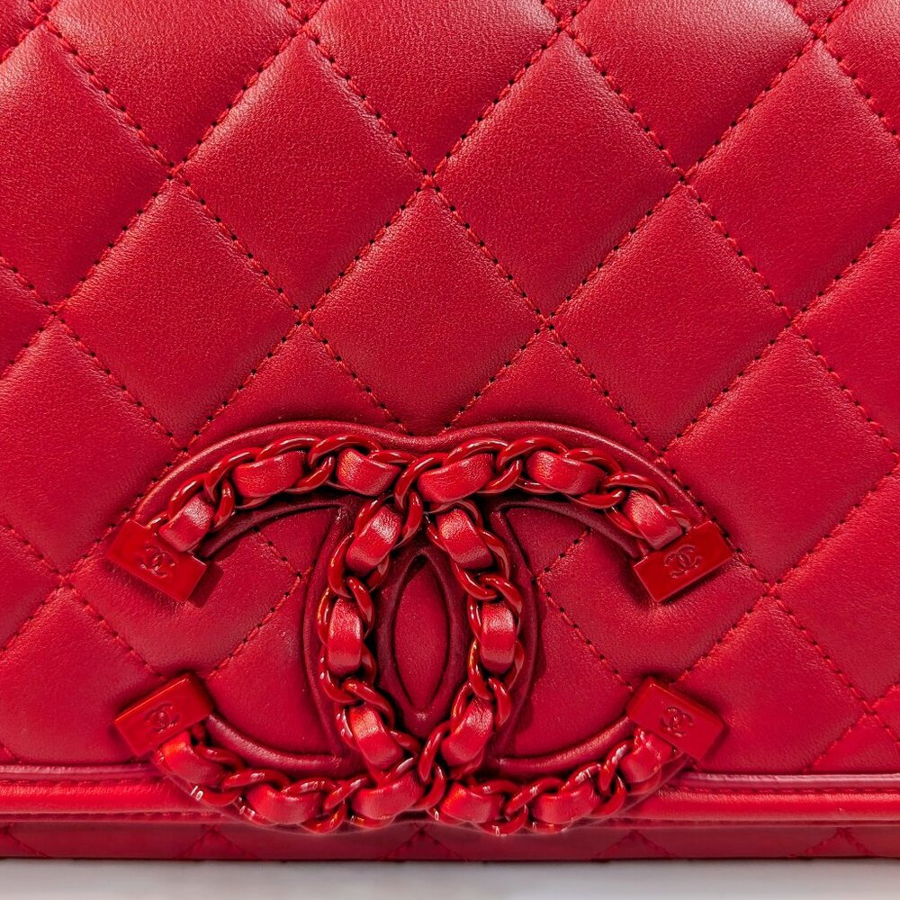 Chanel Rare Classic All-Red Flap Bag in Quilted Lambskin with Filigree CC - Picture 15 of 16